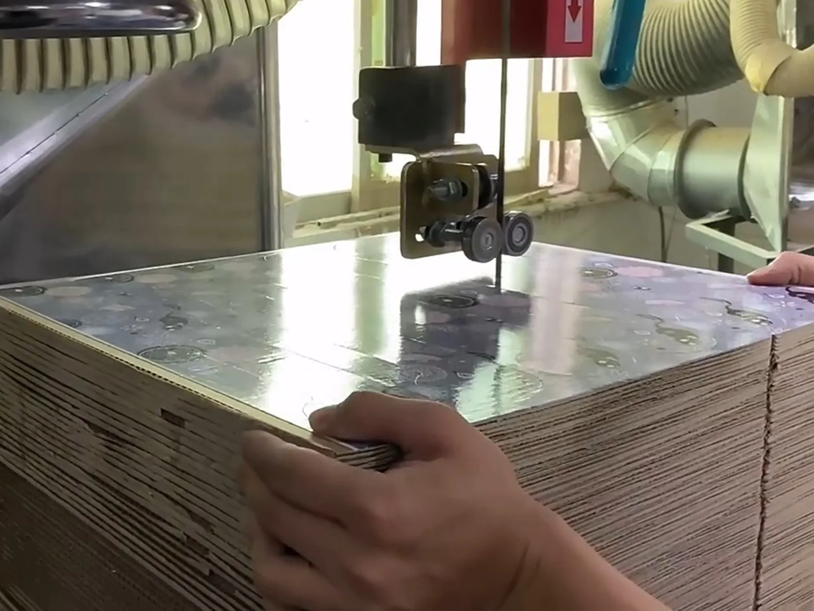 Cutting and assembly for cat scratchers