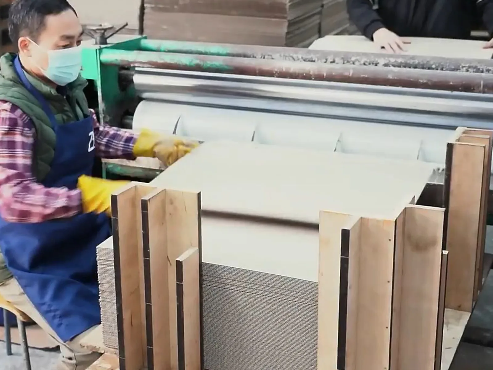 Paper lamination for cat scratcher boards