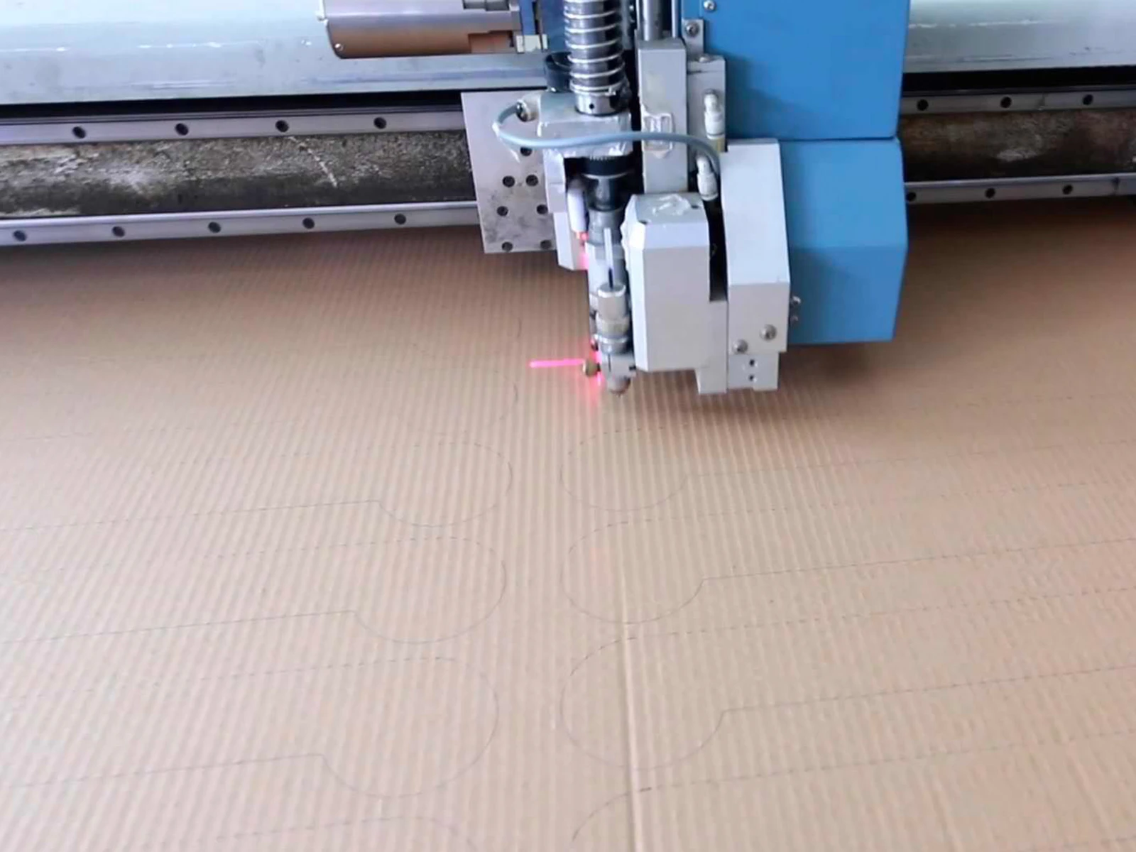 Controlled process for cardboard cat furniture