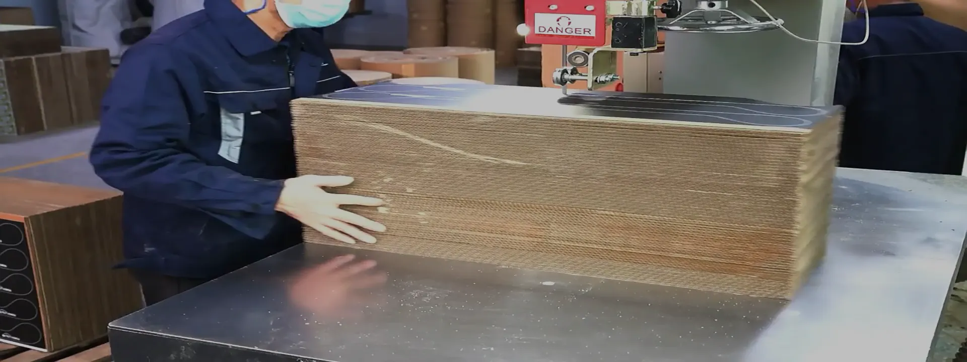 Fobpet cardboard cat scratcher manufacturing workshop